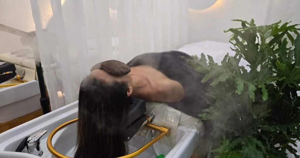 Gội đầu dưỡng sinh với hơi nước ấm tại spa Quận 1